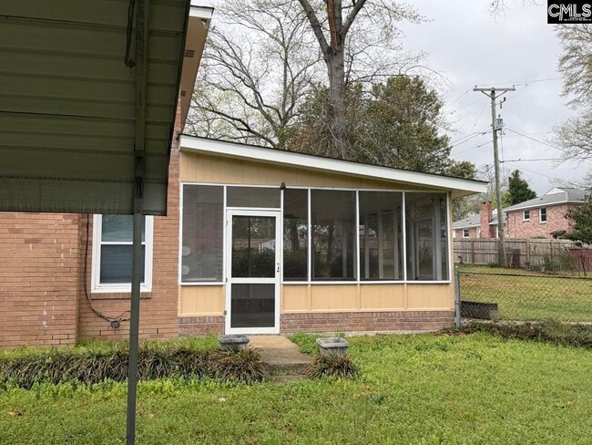 Building Photo - 511 Shady Ln