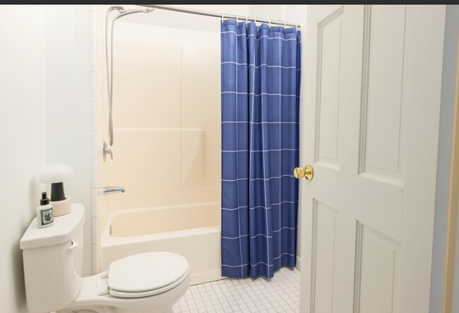 Building Photo - 18 Greylock Rd