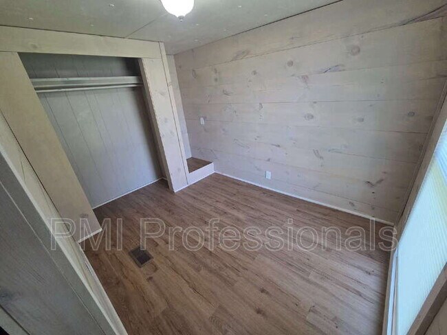 Foto del edificio - 927 Cranor Rd