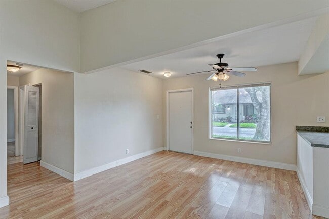 Building Photo - 5276 Bosque Ln