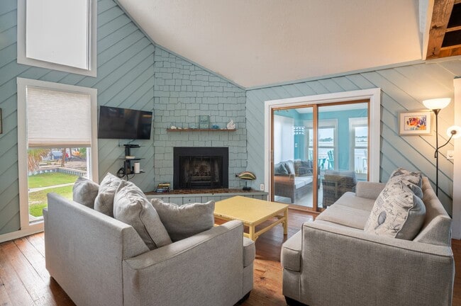 Building Photo - TIME TO SECURE YOUR BOATER'S PARADISE FOR ...