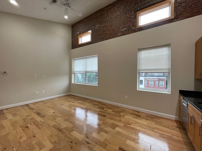 Building Photo - 1319 Park Rd NW