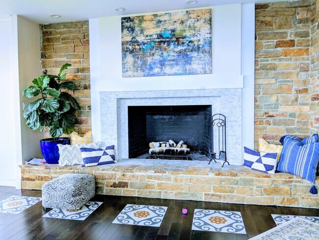 Building Photo - 21327 Canyon View Dr