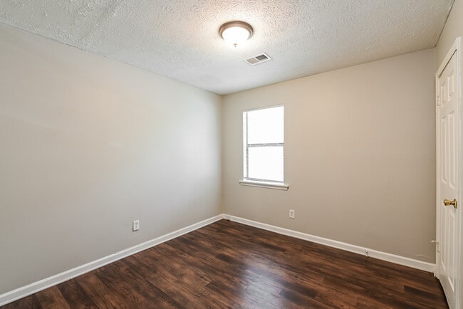 Foto del edificio - 5205 Birdlake Dr NW