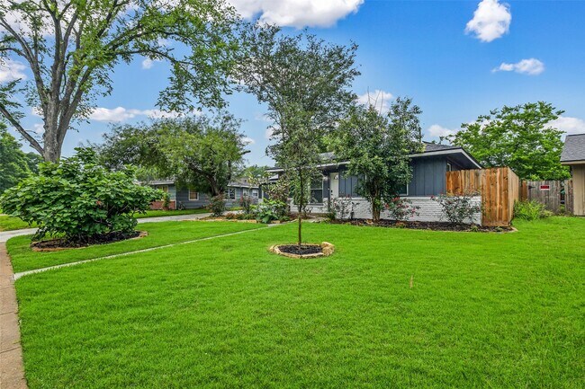 Foto del edificio - 4842 Hummingbird St