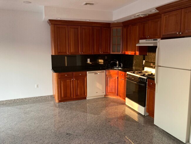 Cocina - 14-16A Clintonville St