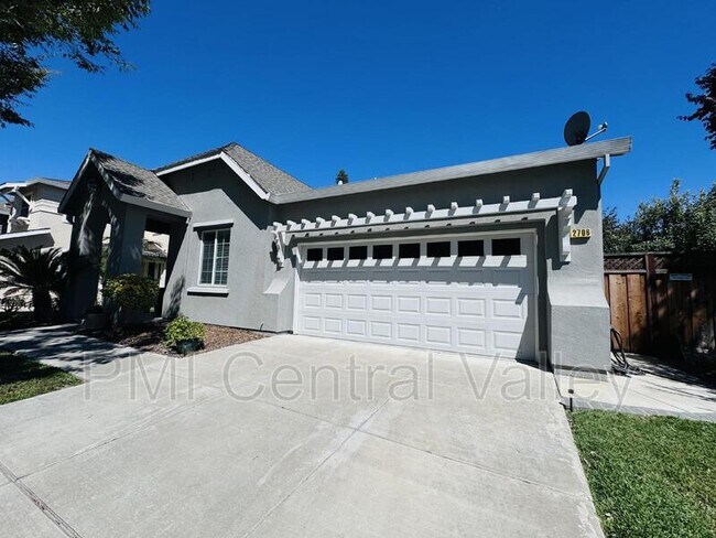 Building Photo - 2706 Ozark Dr