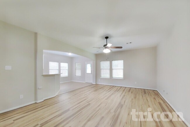 Foto del edificio - 8523 W Highlands Crossing