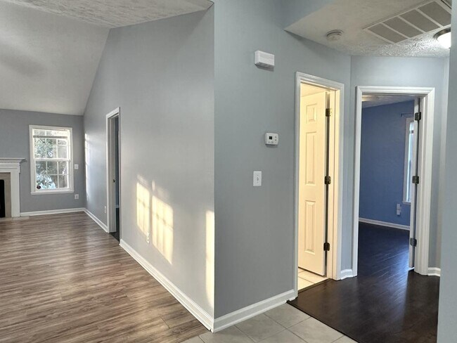 Building Photo - 1002 Coalport Rd