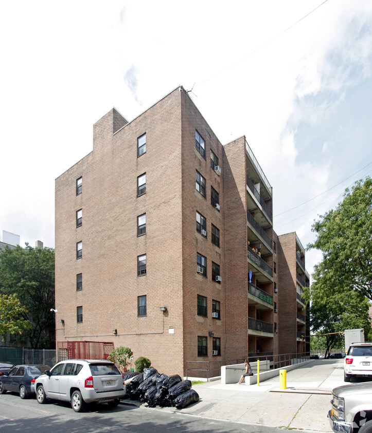 975 Simpson St - Locust Apartments