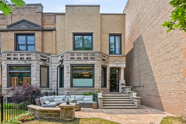 Building Photo - 4334 N Kenmore Ave
