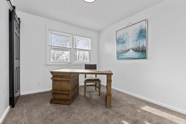Building Photo - Charming 2-bedroom, 1-bathroom townhouse l...