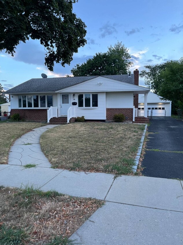 70 Cornell Ln, Hicksville, NY 11801 House Rental in Hicksville, NY