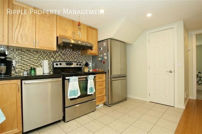 Building Photo - Modern 2 Beds, 1 Baths Basement/Lower | Av...