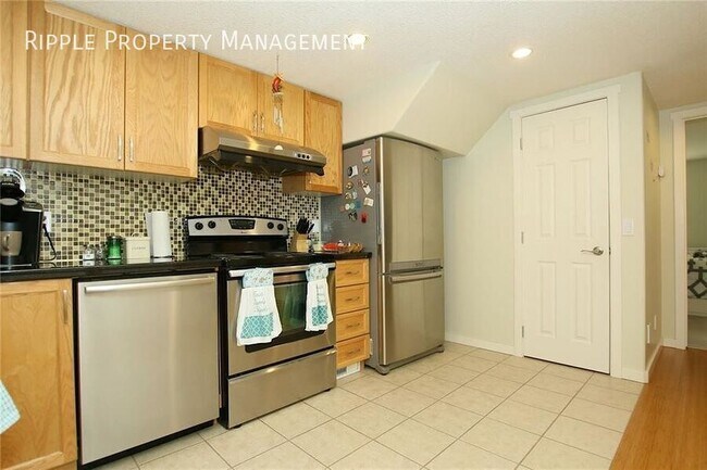 Photo du bâtiment - Modern 2 Beds, 1 Baths Basement/Lower | Av...