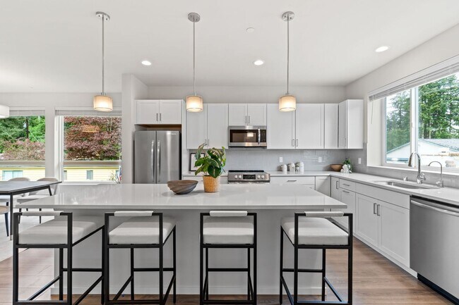 Building Photo - Like-New 4BR Corner Home w/ A/C, 2-Car Garage & Bonus Room