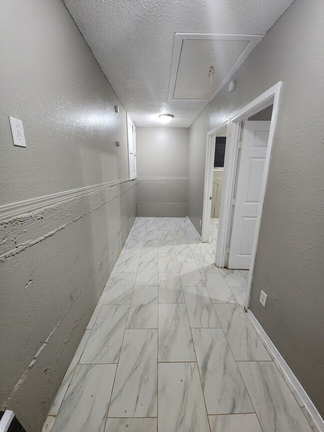 Building Photo - Charming 5 Bedroom Home- Your Path to Homeownership Starts Here!