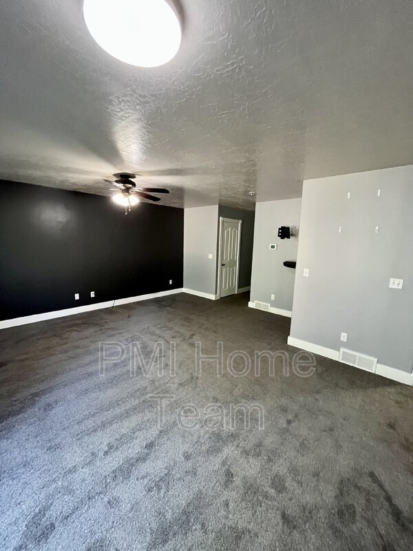 Building Photo - 871 Quinn Ct