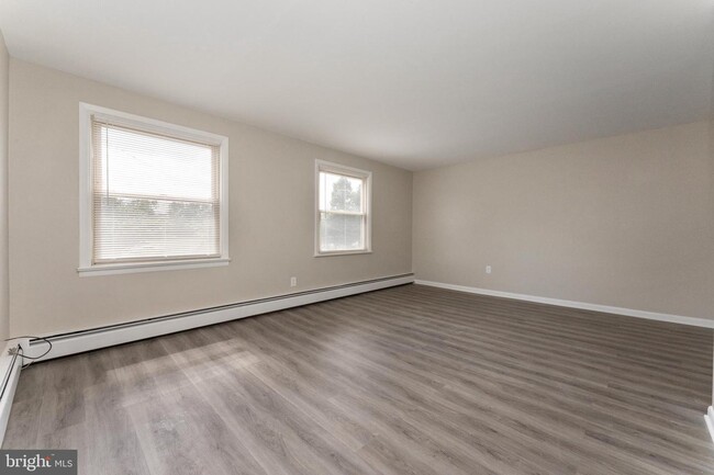 Building Photo - 241 Roesch Ave