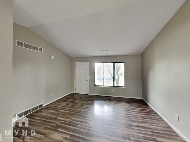 Building Photo - 3035 Falcon Bridge Dr
