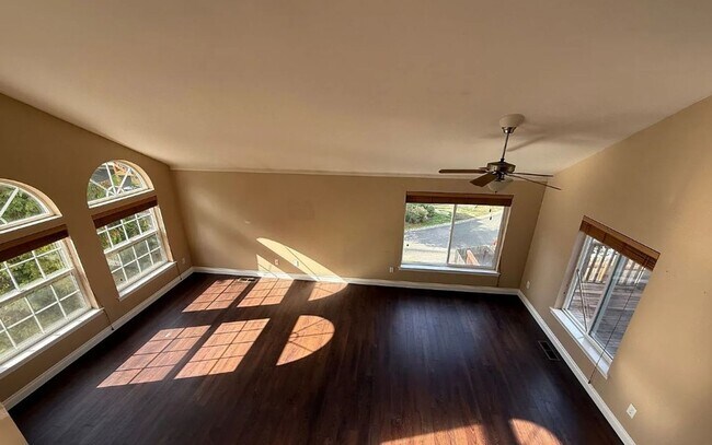 Foto del edificio - Large 6-Bedroom Home in Samish with a Fenced Yard