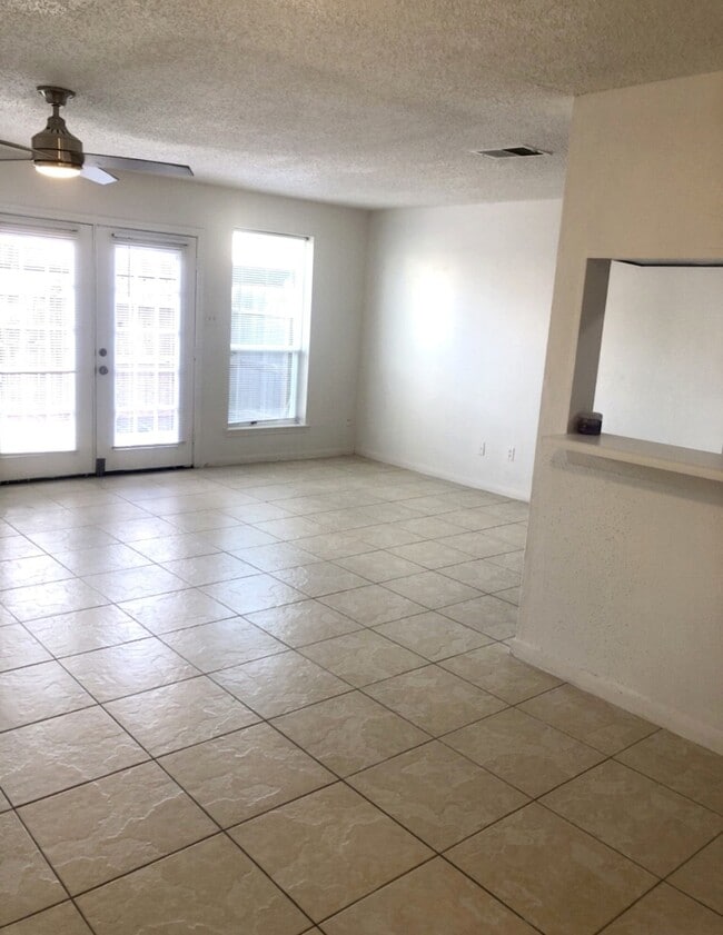 Foto del edificio - 6456 Kentwick Dr