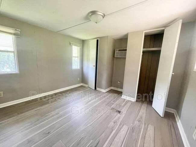 Building Photo - 155 Oakvale Rd