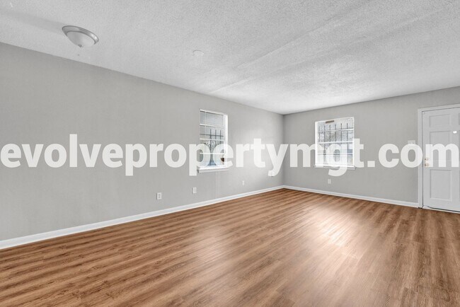 Foto del edificio - 4302 Knight Arnold Rd
