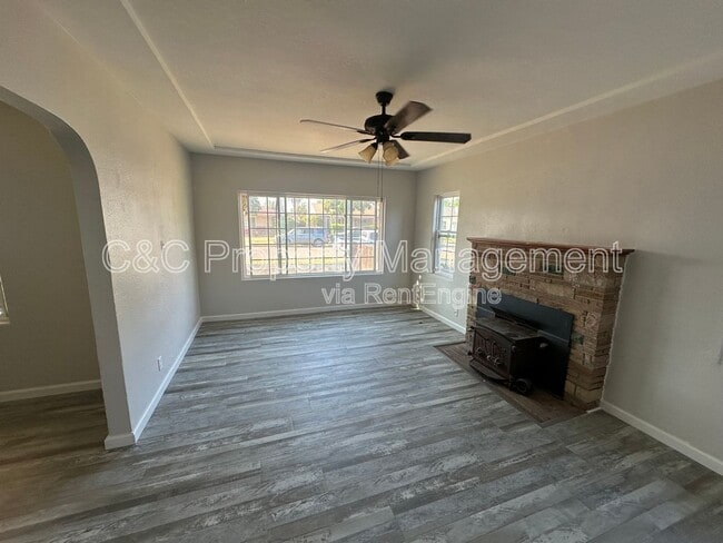 Building Photo - 1325 W Fountain Way