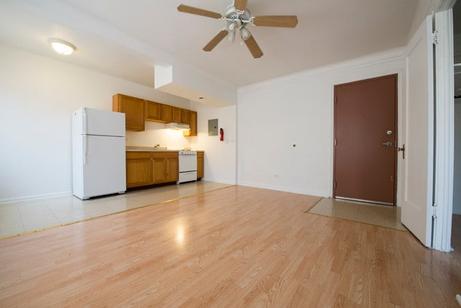 Foto del edificio - 5957 W Madison St