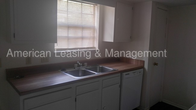 Foto del edificio - 2/1.5 Town-home off Delaware