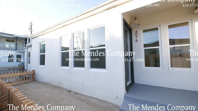 Building Photo - Modern Luxury 1 bedroom/ 1 bathroom End Un...