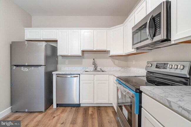 Building Photo - 60 Breckenridge St