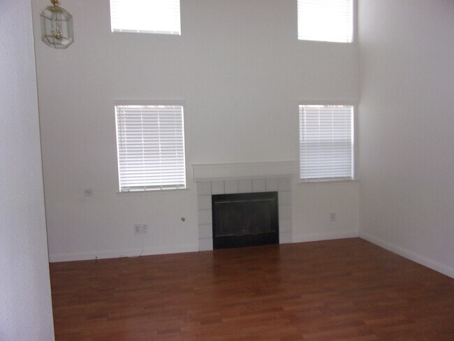 Foto del edificio - 853 Vassar Dr