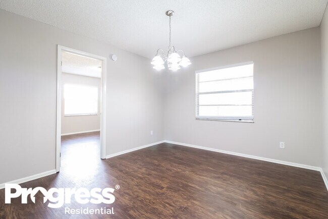 Building Photo - 409 Riverwoods Cir