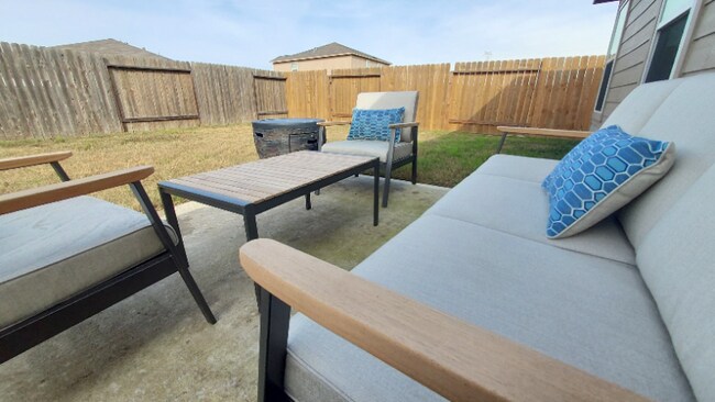 Foto del edificio - 11035 Hillside Creek Dr