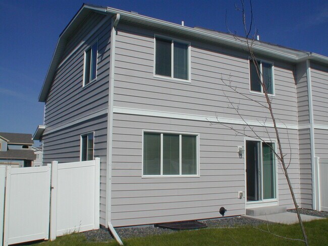 Building Photo - House For Lease