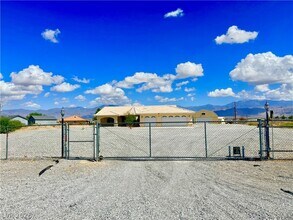 Building Photo - 3241 S Rodeo Ave