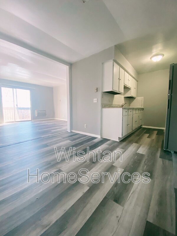 Foto del edificio - 219 Charleston Blvd