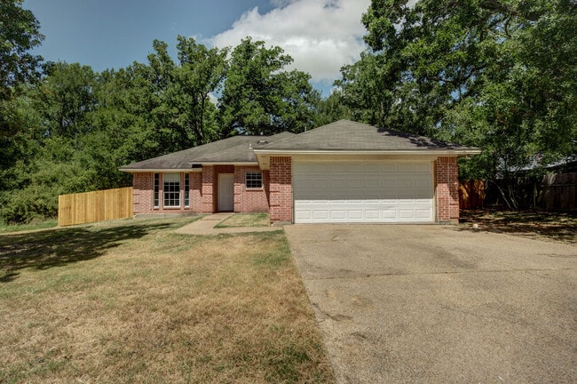 Building Photo - 2402 Jaguar Ct