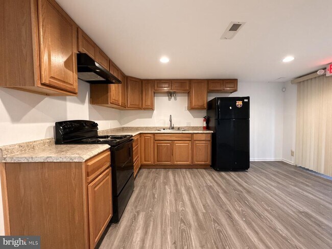Foto del edificio - 8101 Burkart Ct