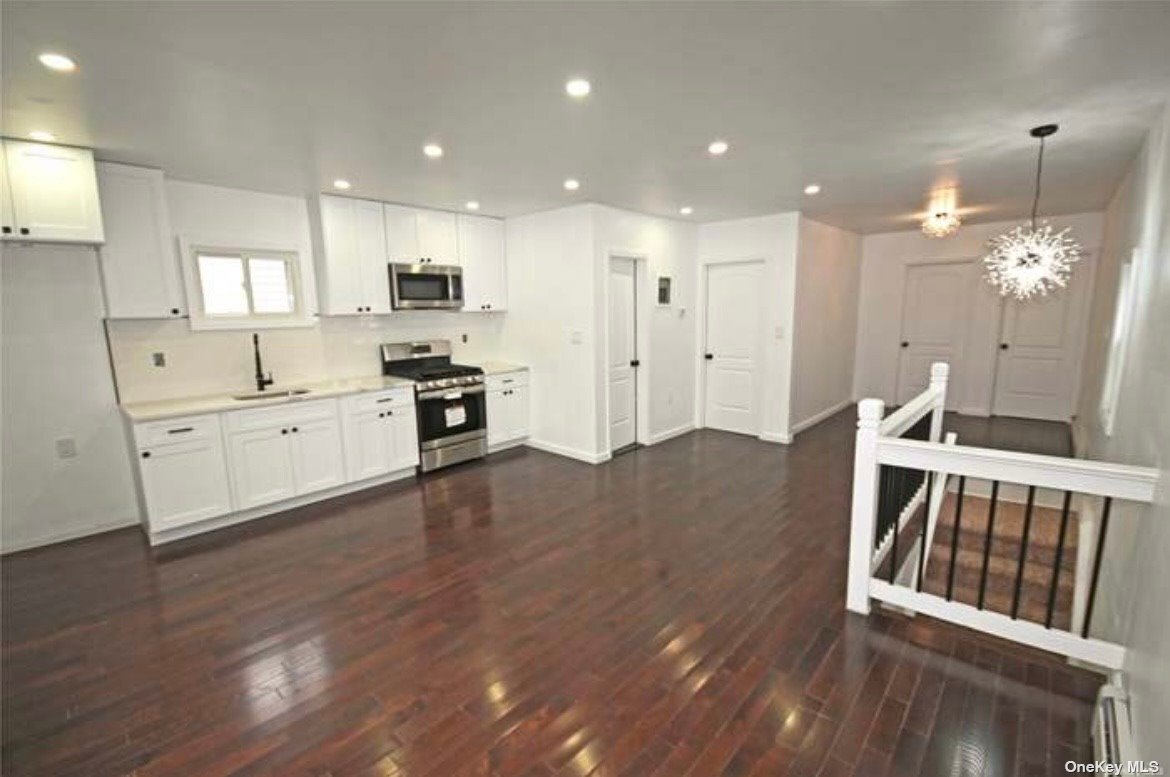 Primary Photo - 122-29 Nellis St