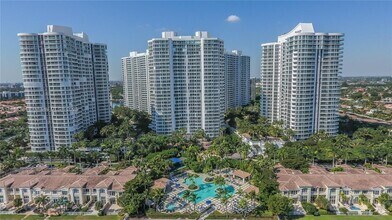 Building Photo - 21150 Point Pl