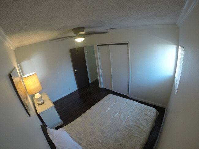 Foto del edificio - 6002 Hazelbrook Ave