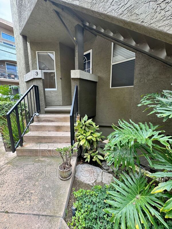 Foto principal - 3985 Normal St