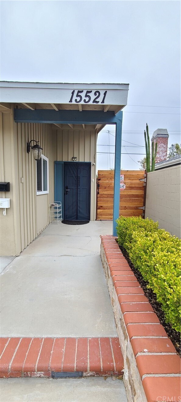 Building Photo - 15521 Oakbury Dr