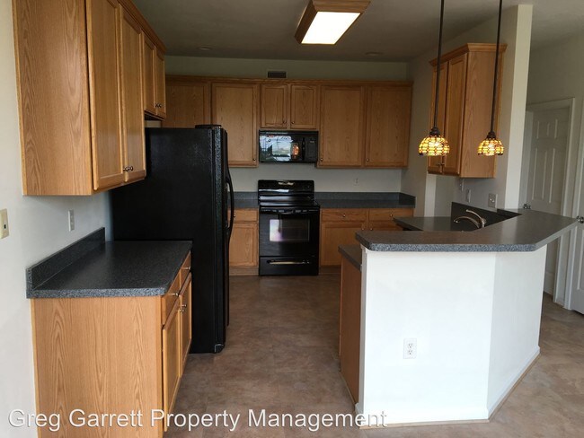 Building Photo - 4 br, 2.5 bath House - 10430 Sylvia Circle