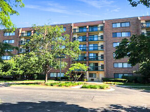 Building Photo - 1840 Huntington Blvd