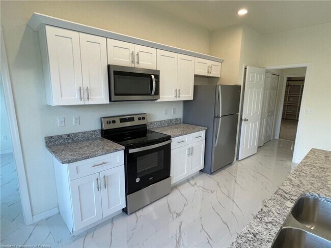 Foto del edificio - Large 4 Bedroom 2 bath-Lake Placid