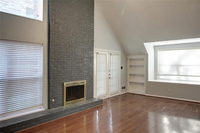 Building Photo - 10 Kings Row